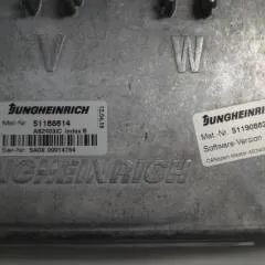 Jungheinrich 51168614 | Rij regeling Drive controller complete with internal charger AS2403iC index B Sw. 2,03 51190862 sn. SAOX00014764