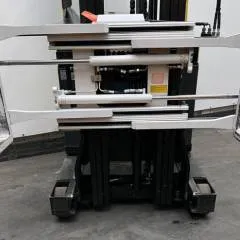 Cascade 28G-FPB-059 | Forkpositioner Fem2 Capacity 1900 kg at 500mm Minumum width 670mm Maximum width 1625 mm Weight 284 kg Year 2005