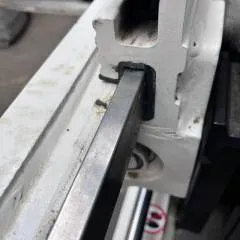 Cascade 28G-FPB-059 | Forkpositioner Fem2 Capacity 1900 kg at 500mm Minumum width 670mm Maximum width 1625 mm Weight 284 kg Year 2005